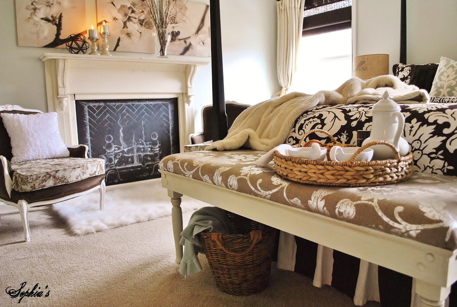 Sophia's: DIY Bench Tutorial