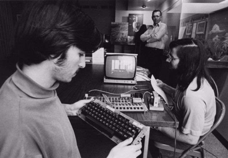 30 Fascinating Photographs of a Young Steve Jobs in the 1970s and 1980s