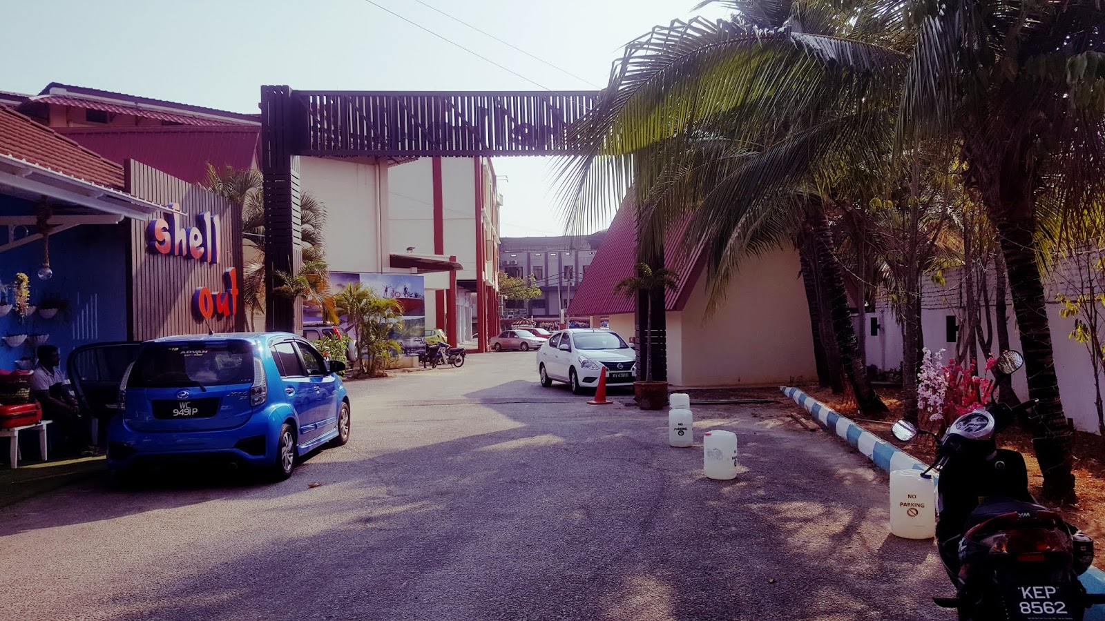OUR WONDERFUL SIMPLE LIFE: Hotel Pilihan ~ Shell Out Cenang Beach Resort
