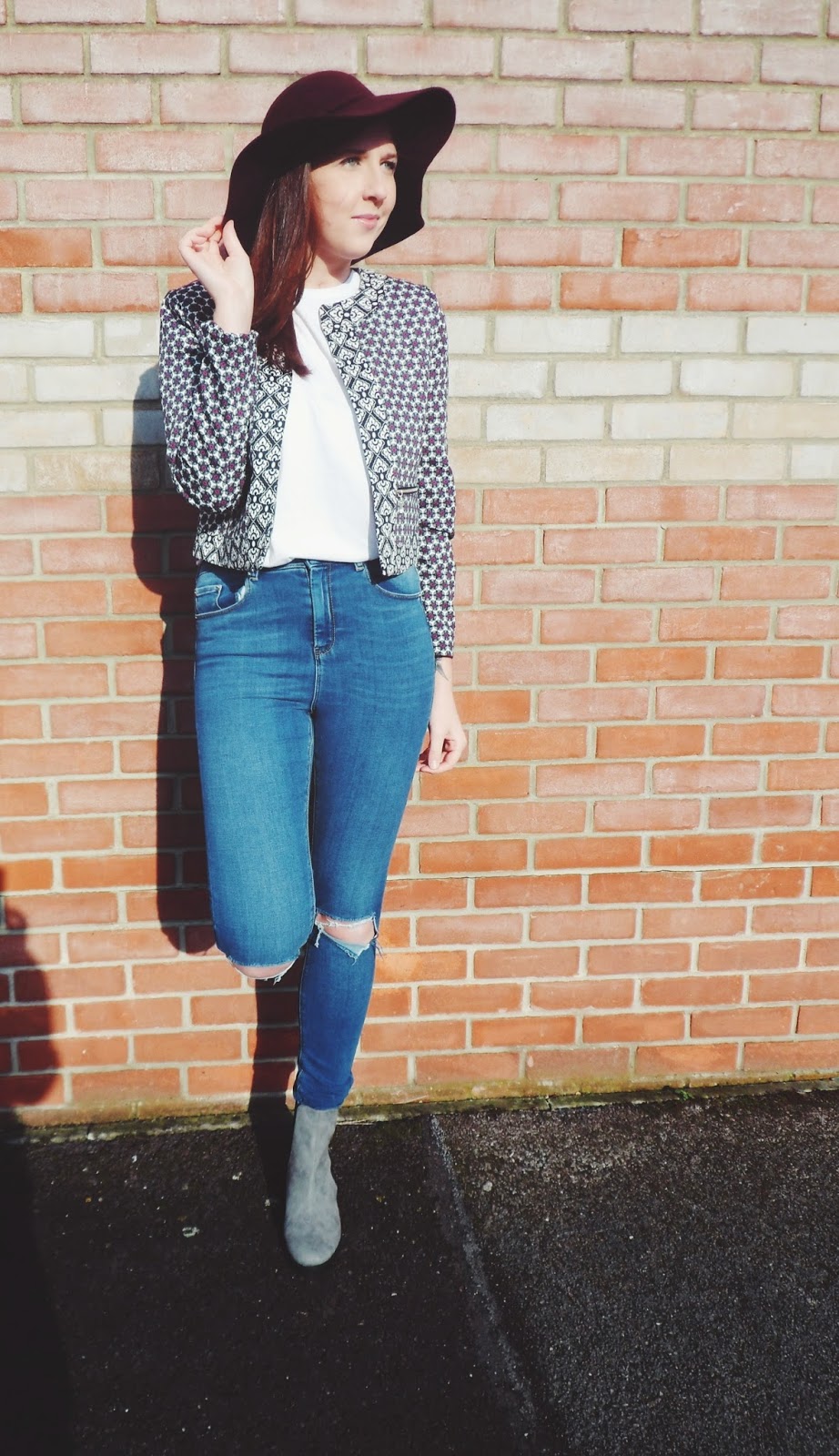 asseenonme, asos, primark, wiw, whatimwearing, whatibought, ootd, outfitoftheday,. lotd, lookoftheday, fbloggers, fashionbloggers, fblogger, seventiesfashion, theseventies, rippedjeans, boyfriendtee, cleatedheel, boots