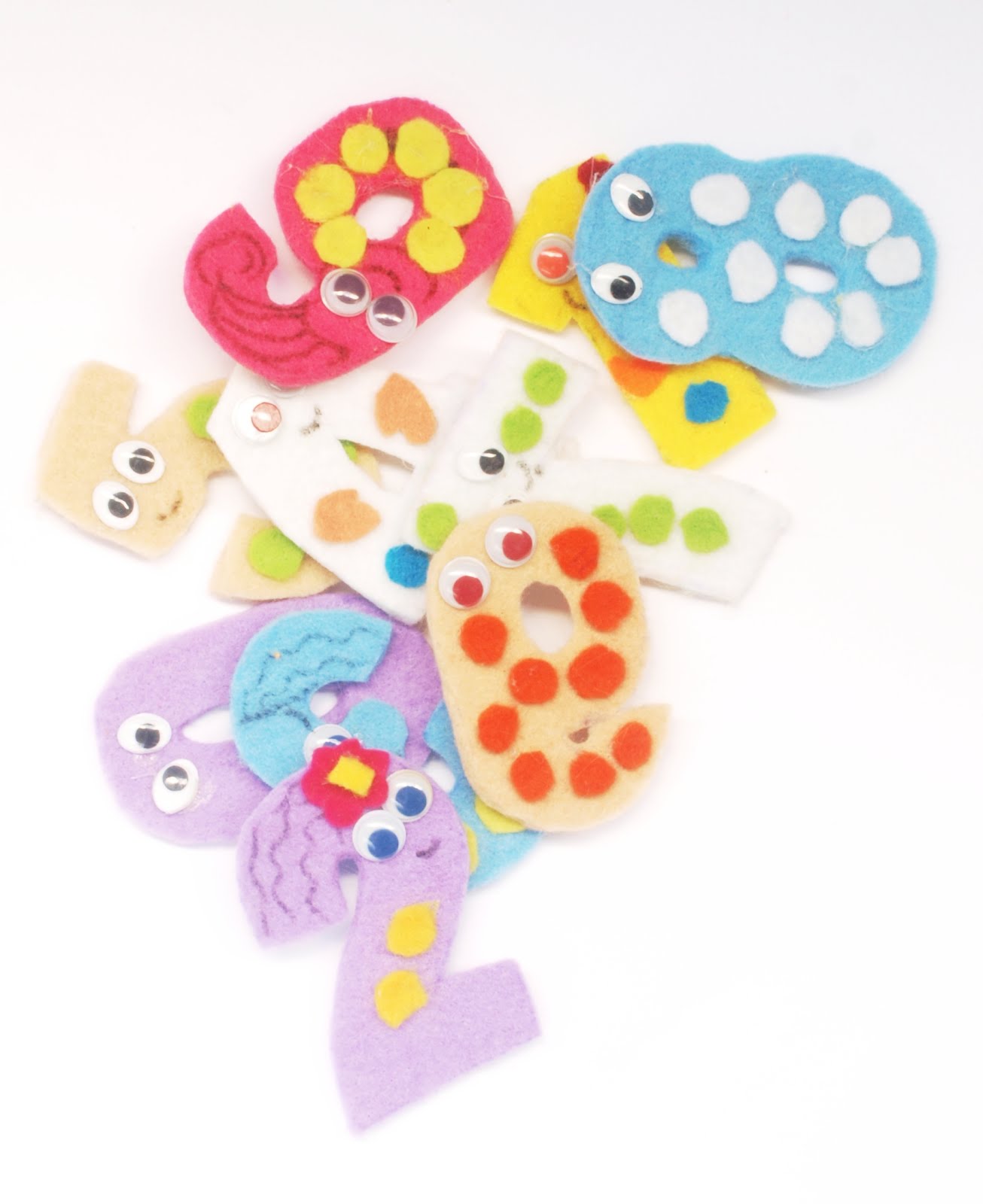 развивашки: Изучаем цифры счет, а может все наооборот:)