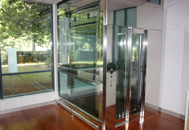 Những lưu ý khi lựa chọn kích thước thang máy kính