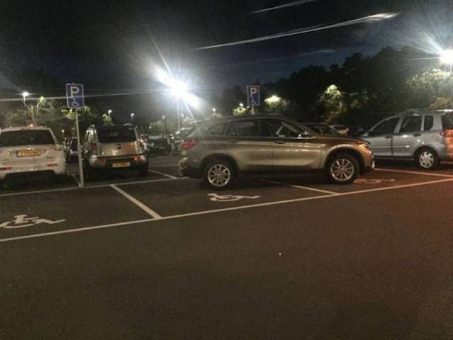 Αναπηρικό σήμα για στάθμευση αυτοκινήτου