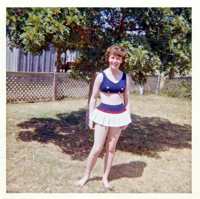 38 Color Snapshots Of Teenage Girls In Swimsuits From The 1960s