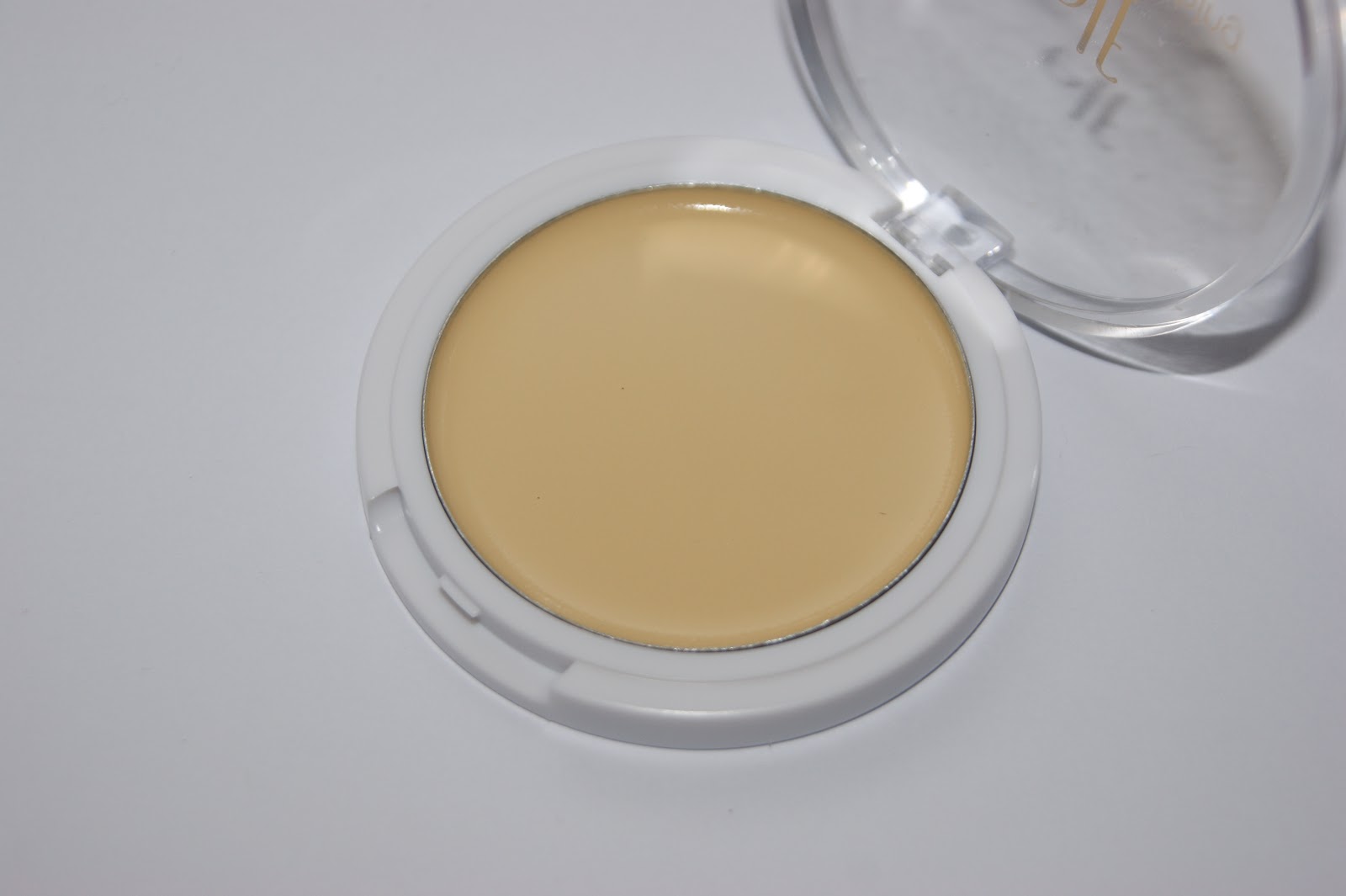 E.L.F Cover Everything Concealer in Yellow - Review | The Sunday Girl