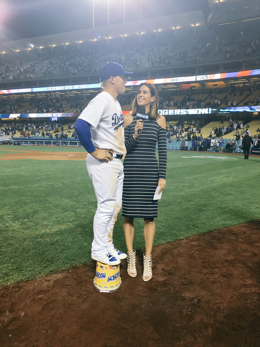 Kike Hernandez stood on a bucket to better match up with Kelli Tennant