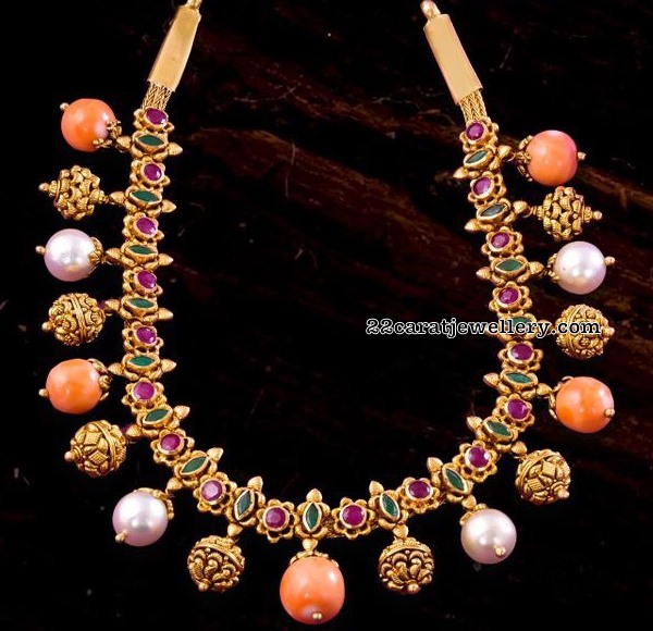 Beads Necklace with Kundan Lockets