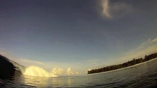 Surfing Mentawai 2012