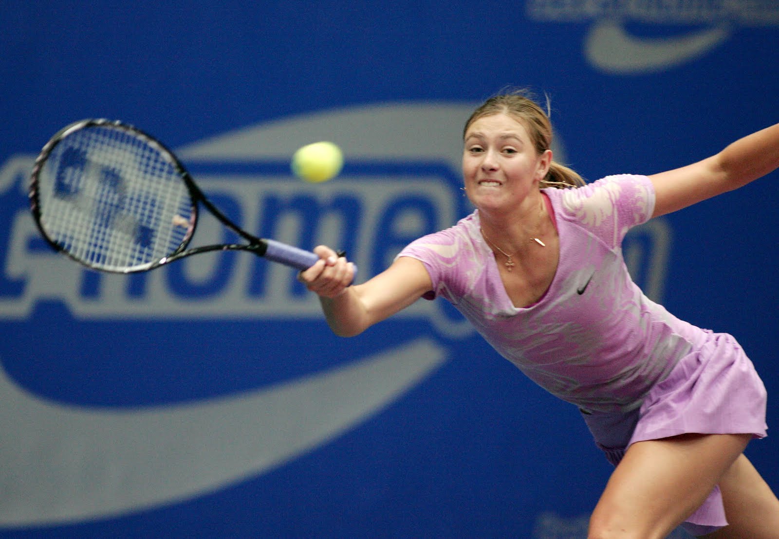 http://2.bp.blogspot.com/-4xMbBPrrP3Y/Ted8DURDZvI/AAAAAAAAAM8/S9B3U_f6D5M/s1600/Maria_Sharapova_Generali_Ladies_WTA_Tournament_Final8.jpg