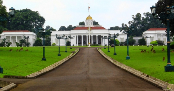 Kritik Arsitektur Istana Bogor