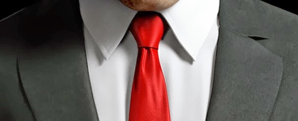 corbata roja traje gris
