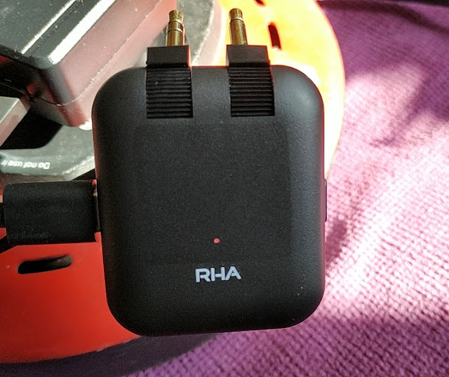 RHA dévoile le Wireless Flight Adapter : son transmetteur