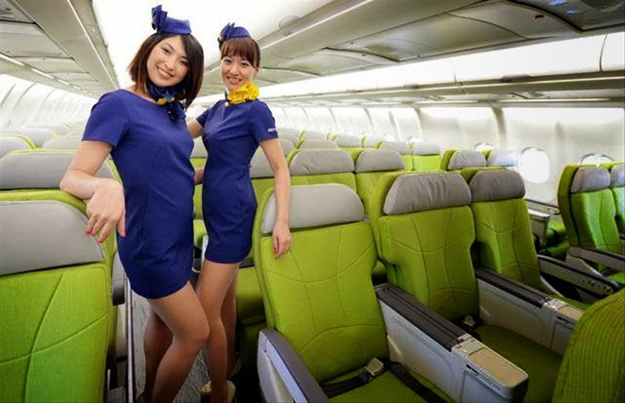 Стюардессы в японии. Japan Airlines Бортпроводник. Стюардессы Виндроуз Эйрлайнз. Стюардессы Японии. Японские стюардессы в мини