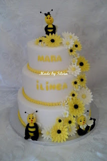 Tort de botez cu albinute