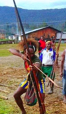 Gambar Busur dan Panah Senjata Tradisional Papua & Papua Barat