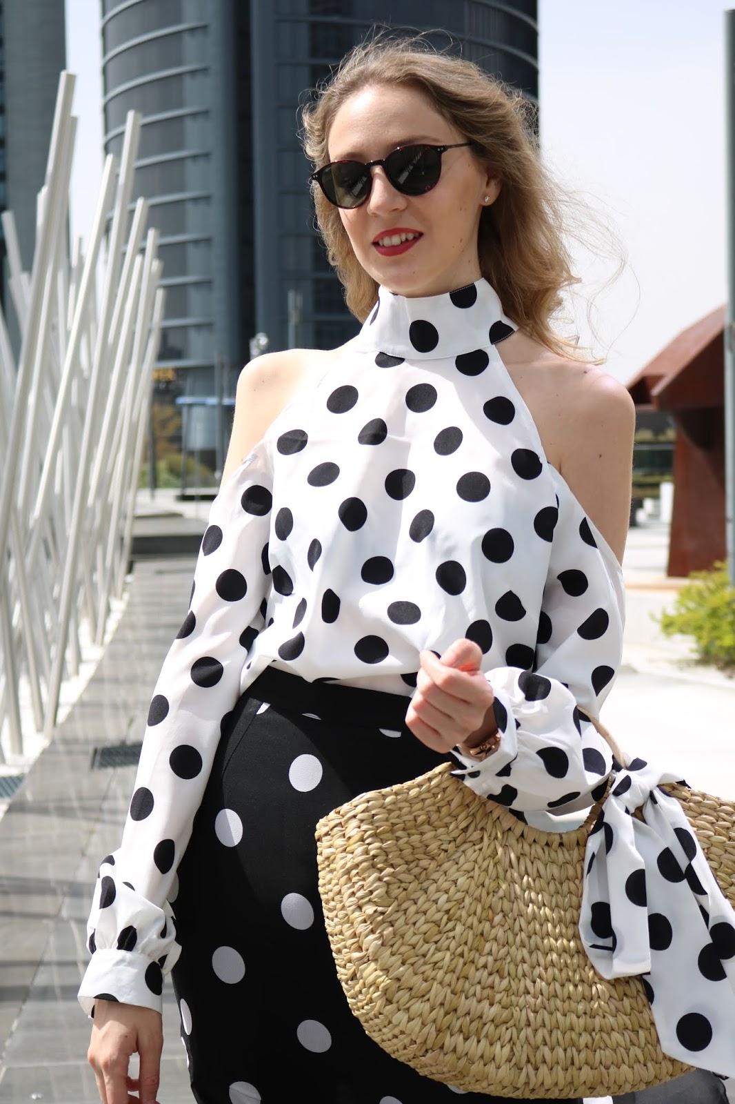 polka-dots-street-style-midi-skirt-nakd-shein-zara-raffia-bag