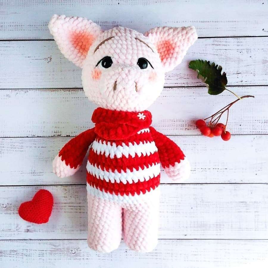 Crochet toy pig amigurumi