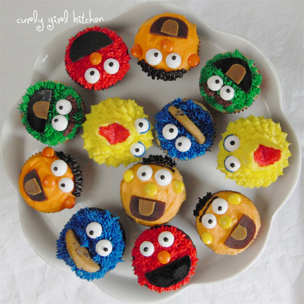 Curly Girl Kitchen A Cookie Monster Cake And A Tutorial For