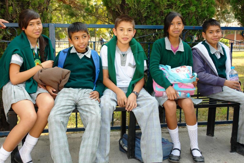 Más de un millón de alumnos abandonan sus estudios en México cada año - Méx...