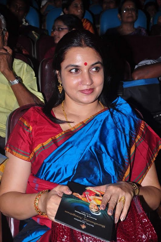 Actress Suganya In Saree Hot Photos