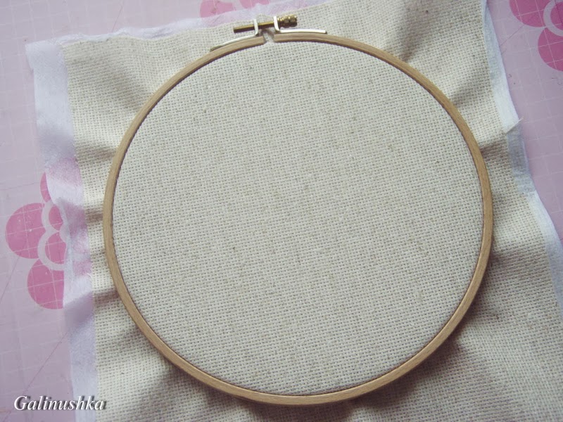 пяльца с тканью. пяльца для вышивания с тканью. пяльца с канвой. пяльца для вышивания с тканью. пяльца с канвой.