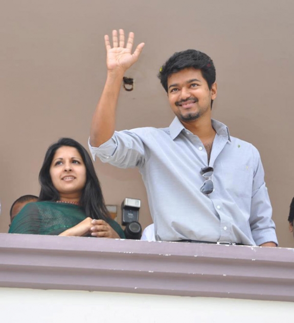 Vijay with his wife sangeetha