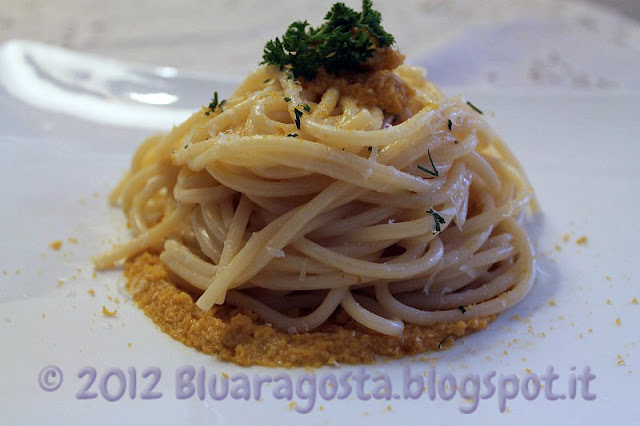 spaghetti cacio, pepe, ricci di mare e bottarga