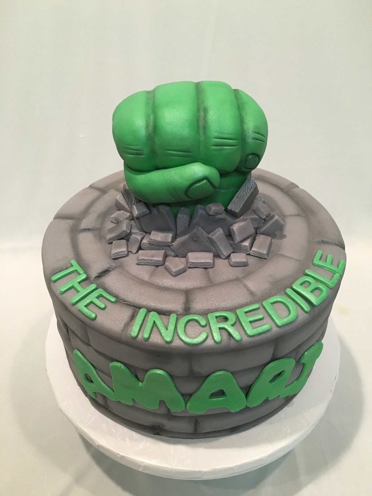 MyMoniCakes Hulk Smash Baby shower cake with matching cupcakes.