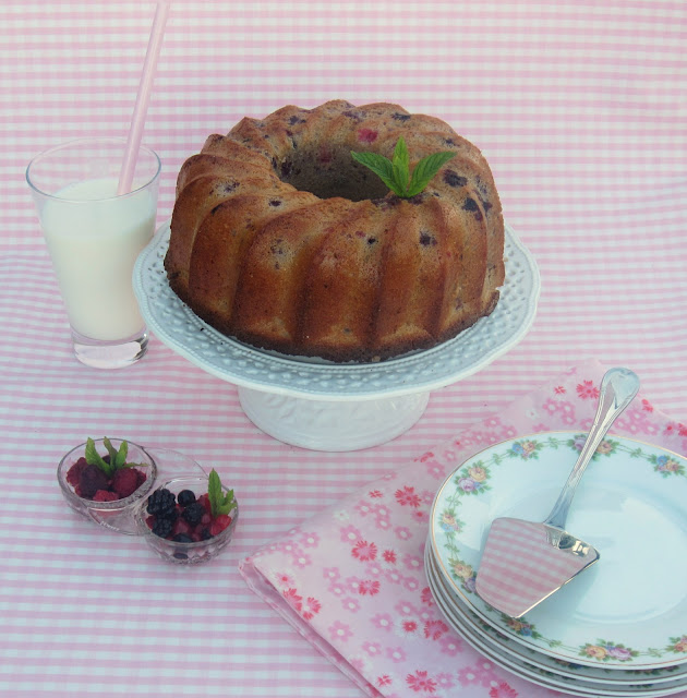 berries-bundt-cake, bizcocho-de-frutas-del-bosque