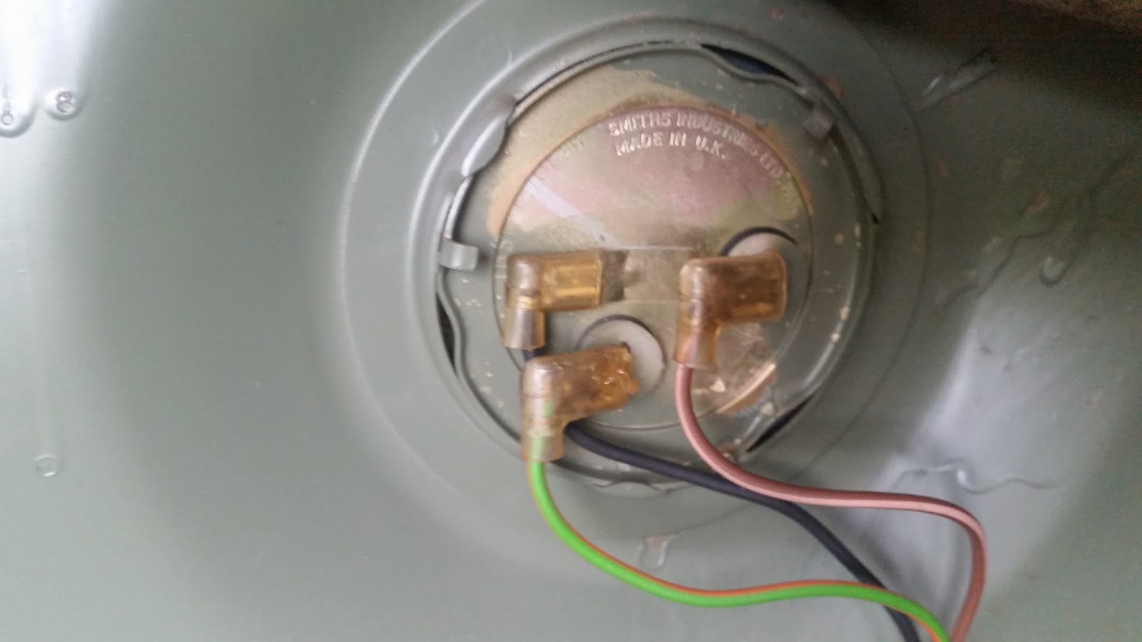 Picture taken to remember the wiring to the right connectors