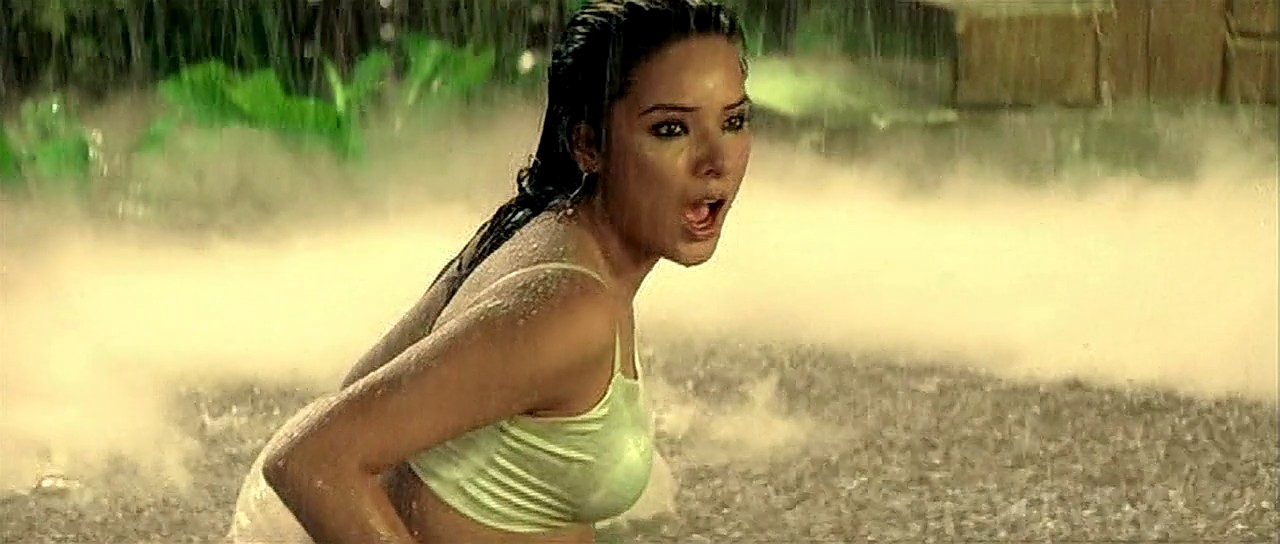 Udita Goswami goes wet showing hot figure in HD - 28 years old Indian actre...