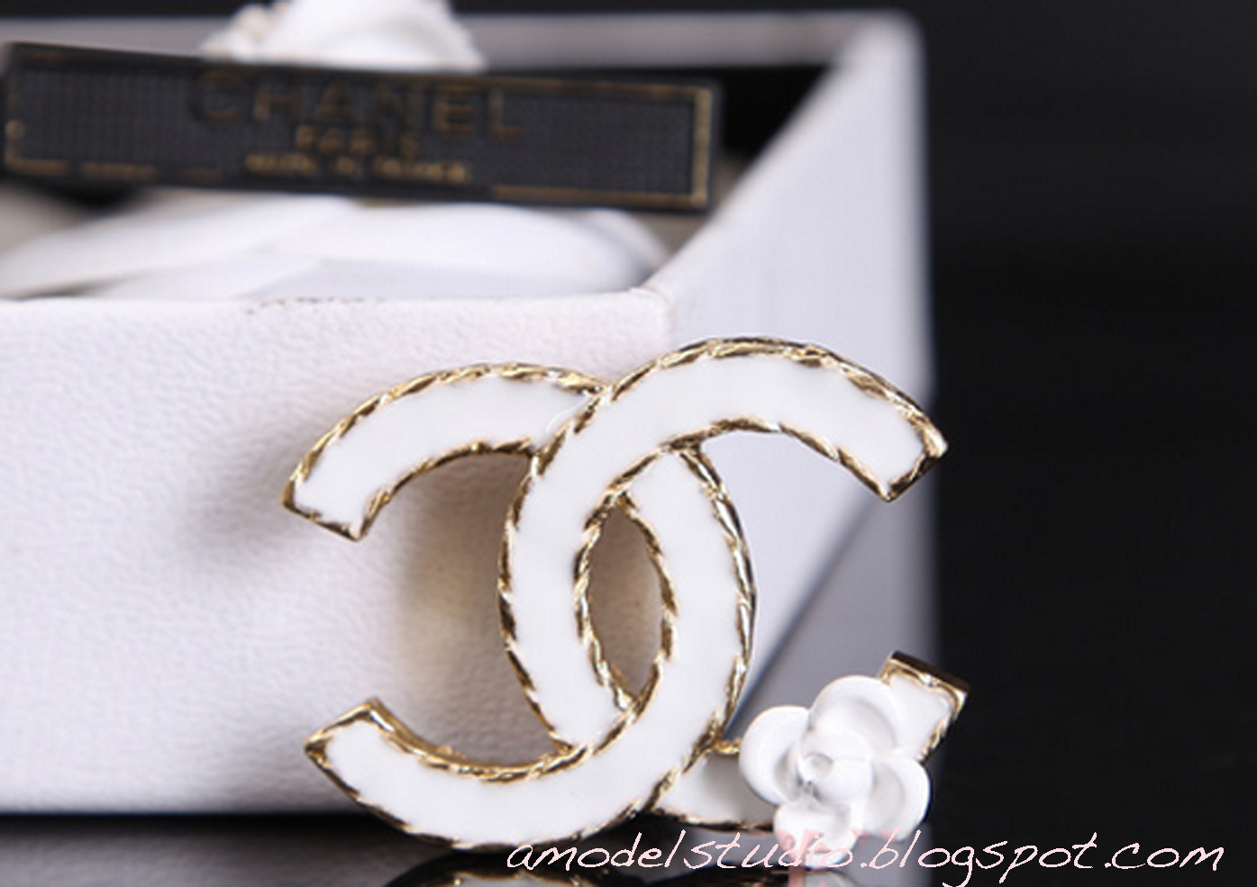 AMS Accessories CC Inspired Brooch White