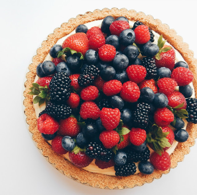 Tarta De Frutas Frescas Con Relleno De Queso Crema Y Lemon Curd {sin Horno}