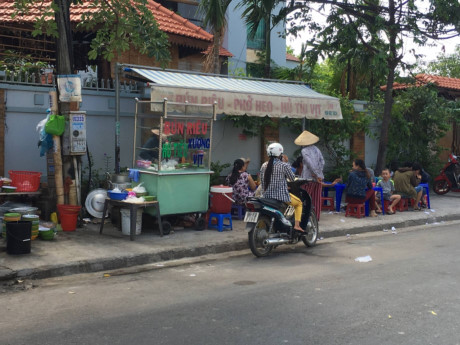 Đâm thủng tim bạn nhậu bằng muỗng chỉ vì 2 điếu thuốc - Ảnh 1 Dam thung tim ban nhau bang muong chi vi 2 dieu thuoc - Anh 1