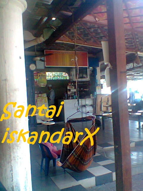 iskandarx.blogspot.com, Kelmarin is lepak sambil lunch kat Hot Mama, santai, Hot Mama, Nasi Ayam, Kopi Ais, Rokok, D J, Flat Ijau, Balik Pulau