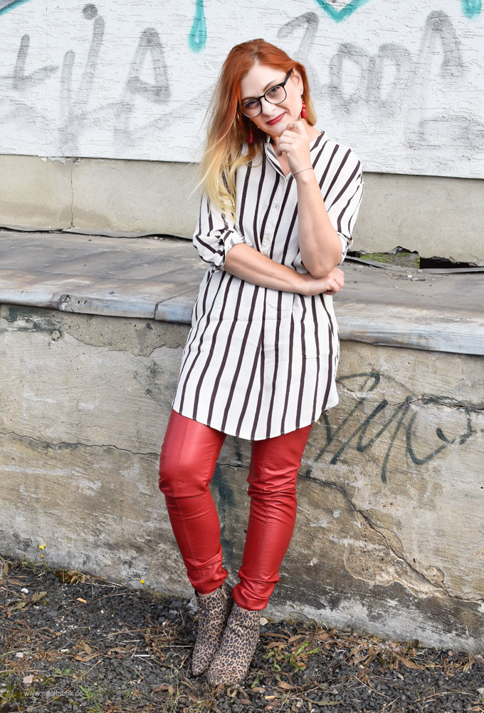 Rot richtig stylen, Tipps für das Styling von Rot, ü40 Look Streifenmuster, Streifenmix, Muster miteinander mischen