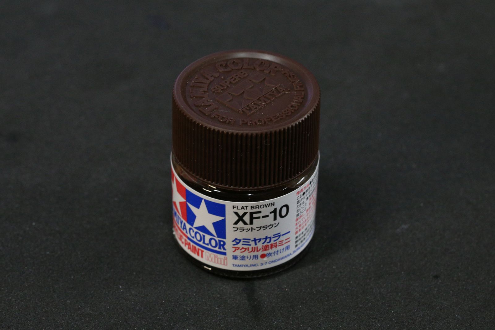 奇妙な:水面に達すると溶けてしまう魚に出会う