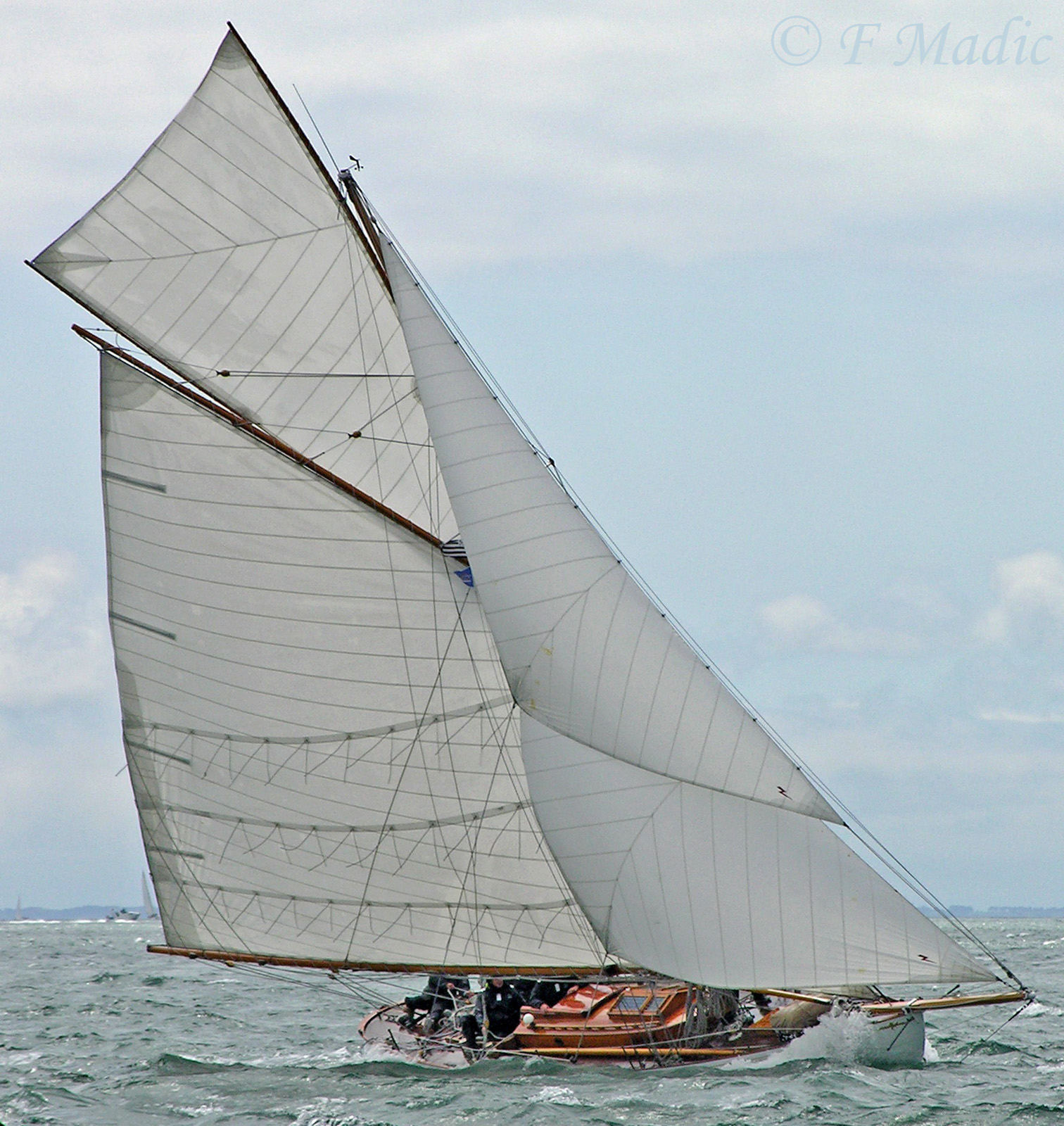 Voilier à un mât (voile aurique ou carrée) VIOLA