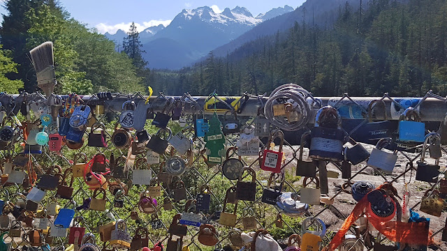 Love locks and other sundry items... Love locks and other sundry items...