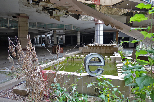 Abandoned Rolling Acres Dead Mall in Akron Ohio