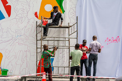 D1%2B%252892%2529 Lagos gets a new make over from Graffiti Artist, Osa Seven!