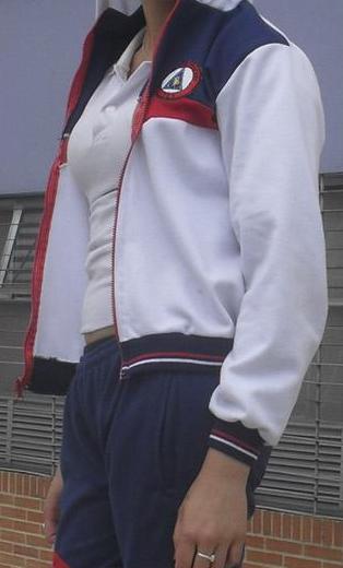 Enterate bien. es sudadera del colegio.