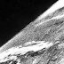 Η πρώτη φωτογραφία της Γης από το διάστημα. Τραβήχτηκε από βαλλιστικό πύραυλο που σχεδίασαν οι Ναζί.