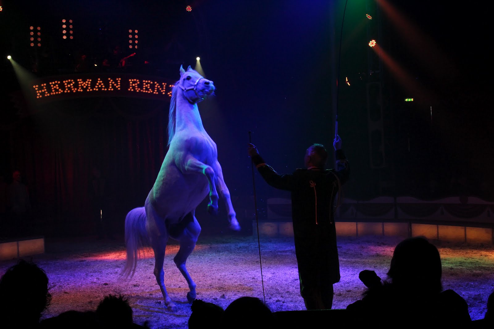 CIRCORAMA PART II: CIRCUS HERMAN RENZ BRENGT TOPPROGRAMMA