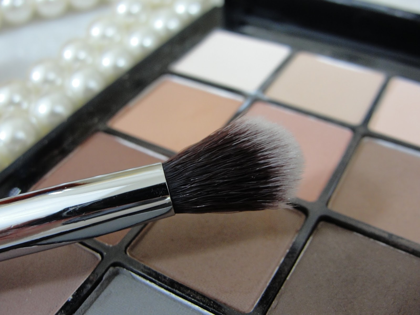 THE BEST CREASE BRUSH EVER!