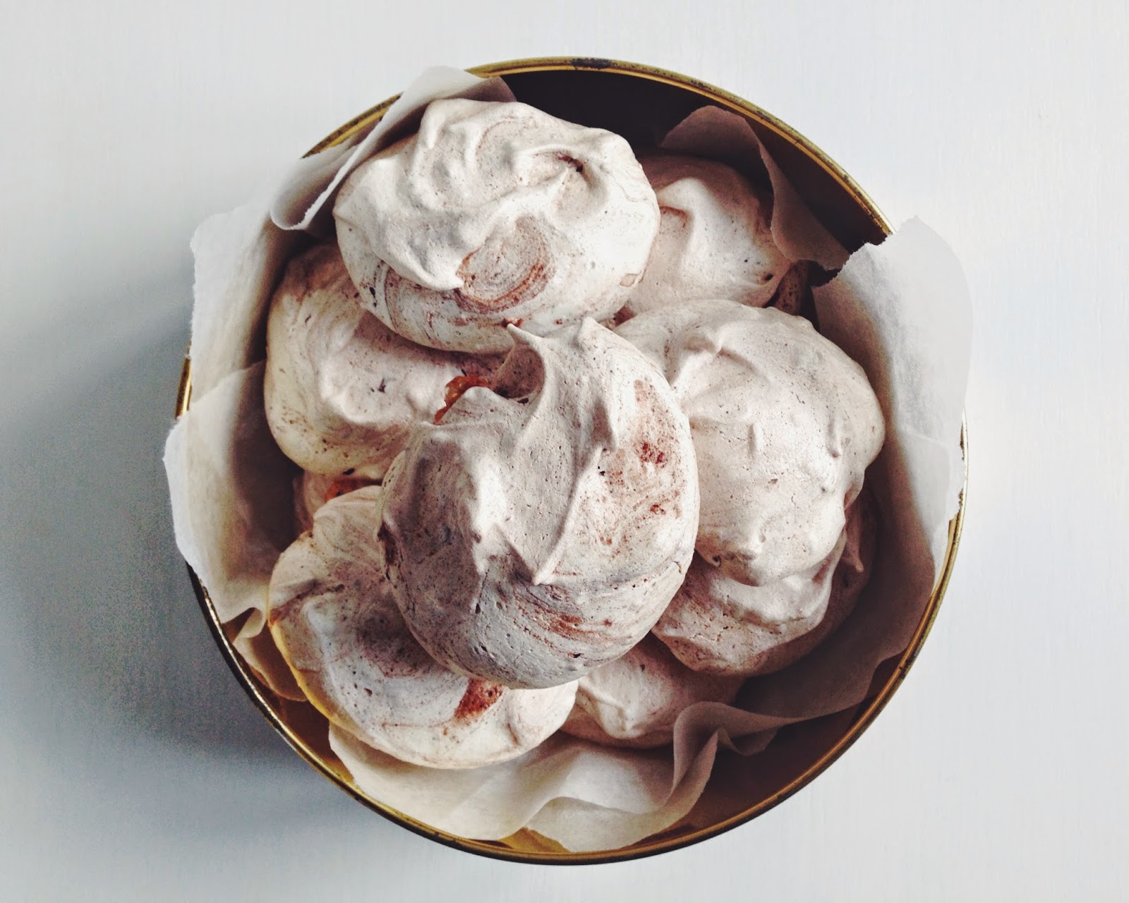 med kærlig hilsen Chocolate Almond Meringues