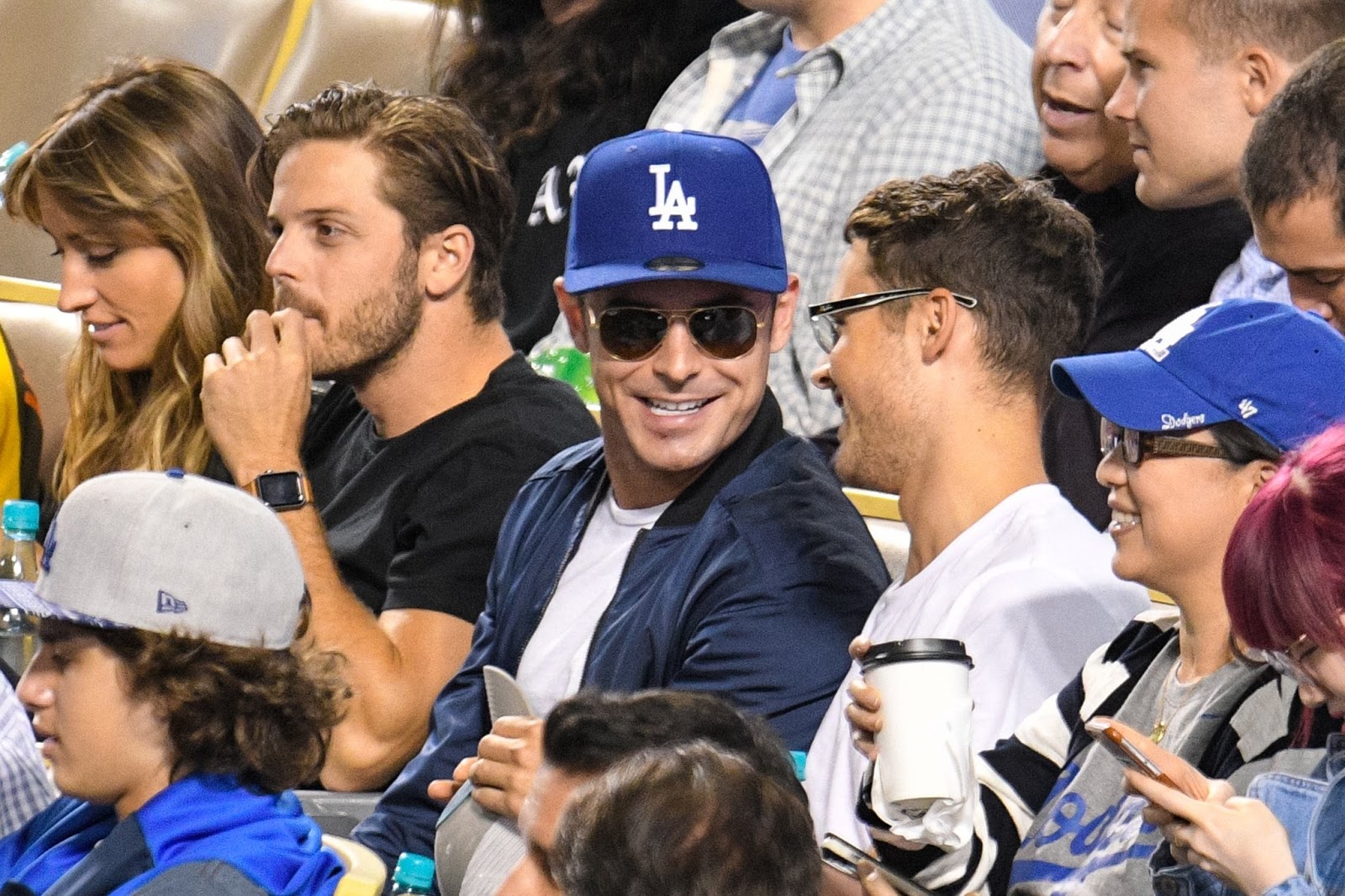 Zac Efron Source Perú Zac Efron en un juego de baseball en Los Angeles (Agosto 24)