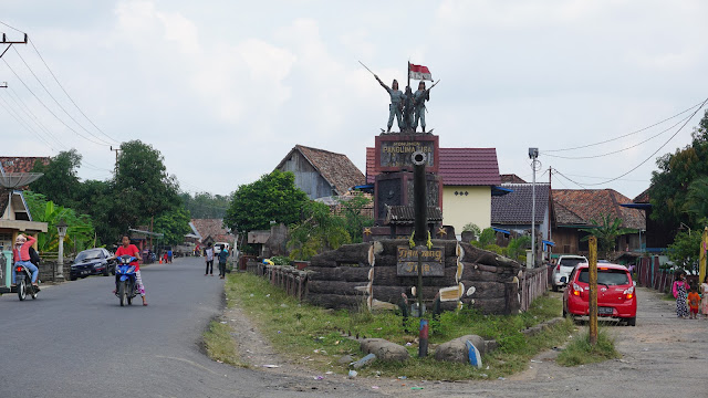 Tugu Campang Tiga