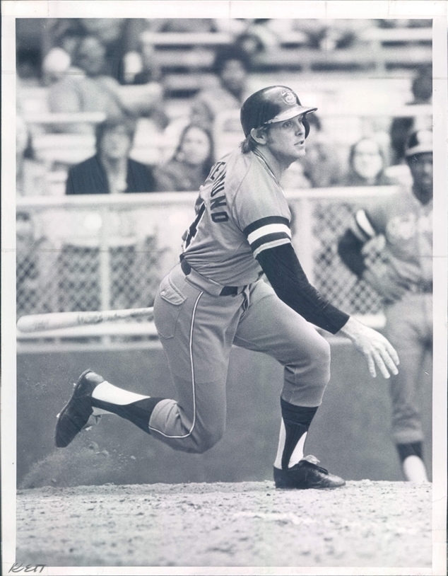 The Fleer Sticker Project: New Photo of Brooks Robinson in the 1971 - 1972  Orioles Alternate Orange Uniform