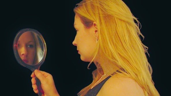 Enroque de ciencia: ¿Es posible mirarse en un espejo y no reconocerse?